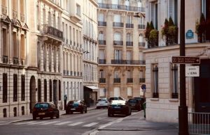 Une rue déserte à Paris