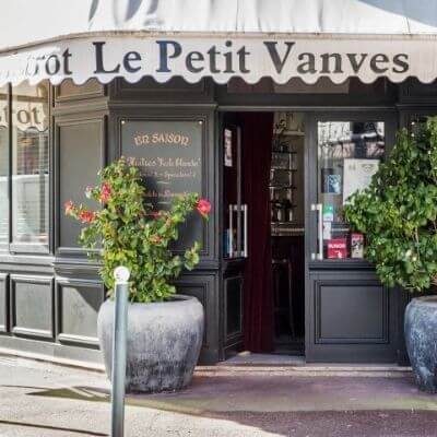 L'entrée du restaurant Le Petit Vanves, une bonne adresse à Vanves
