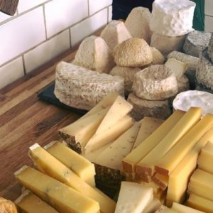 Une sélection de fromages chez Formaticus à Paris 17