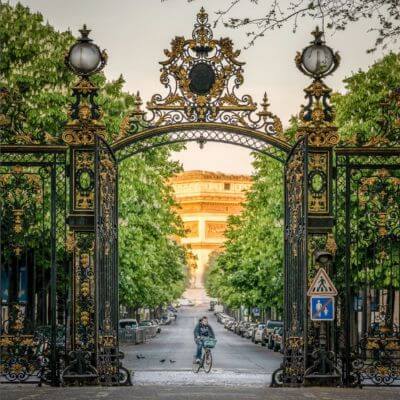 Une des entrées du parc Monceau dans le 17e arrondissement de Paris