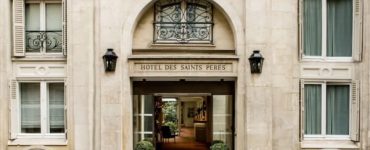 La façade de l'hôtel des Saint-Pères à Paris 6