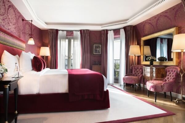 Une chambre de l'hôtel La Réserve à Paris 8