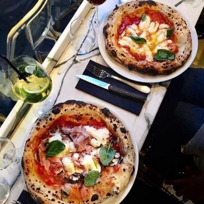 2 pizzas servies chez Anima, restaurant italien du 6e arrondissement de Paris