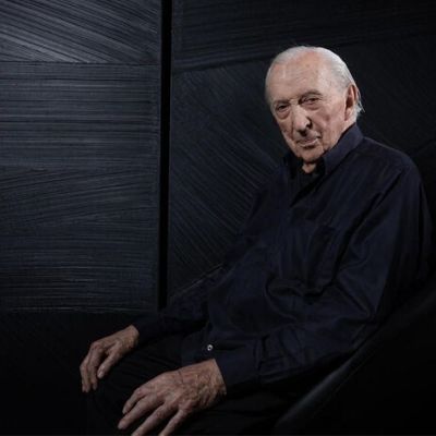 Pierre Soulages pour son exposition au Louvre