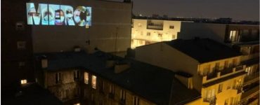 Ils disent merci aux soignants en faisant des projections sur les façades