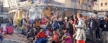 Un moment de fête aux Grands Voisins dans le 14e arrondissement de Paris