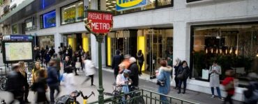 Les abords du magasin IKEA à Madeleine, Paris 8e.