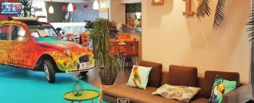 Un espace salon détente de l'hôtel Paris IBIS Clichy-Batignolles à Paris 17
