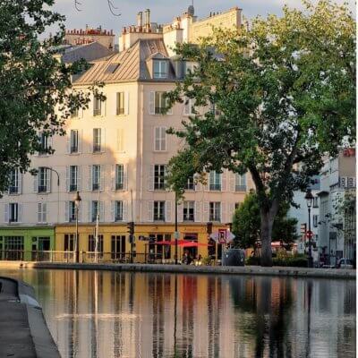 Le Canal Saint-Martin dans le 10e arrondissement de Paris