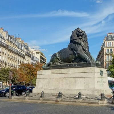 Le lion de la place Denfert-Rochereau dans le 14e arrondissement de Paris